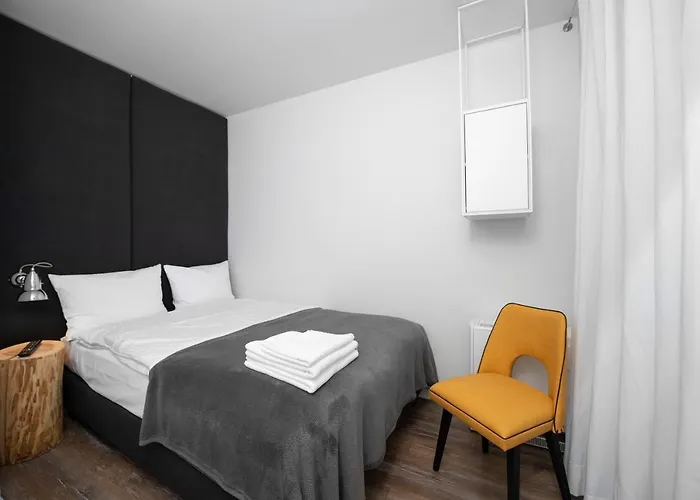 Dobra Truskawka Bed & Breakfast 3*