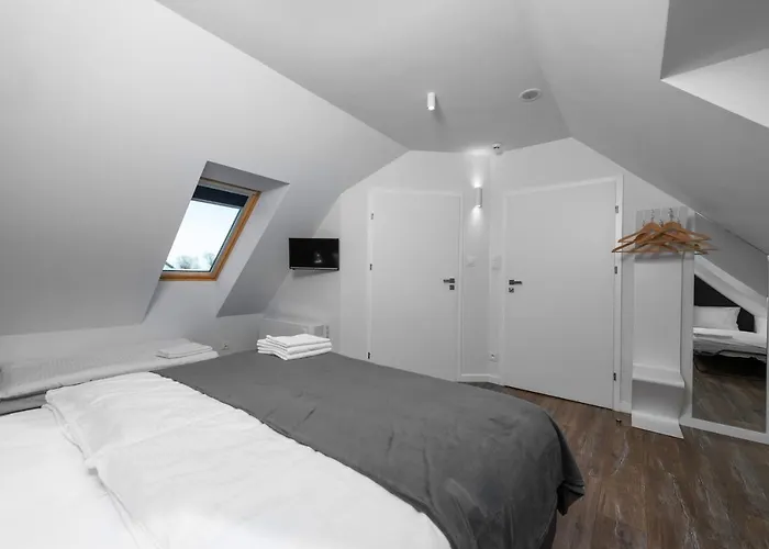 Dobra Truskawka Bed & Breakfast 3*